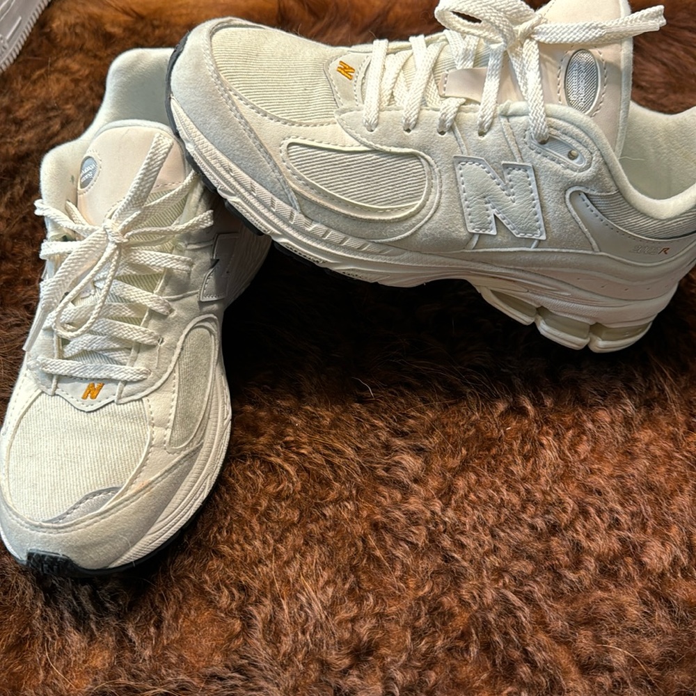 New balance shoes